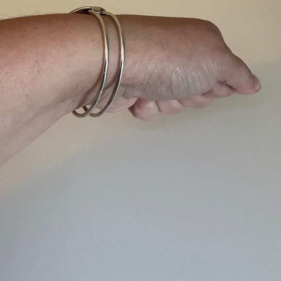 Tiffany & CO. Sterling Silver Oval ID Bangle, Medium Engravable initials - Picture 11 of 16